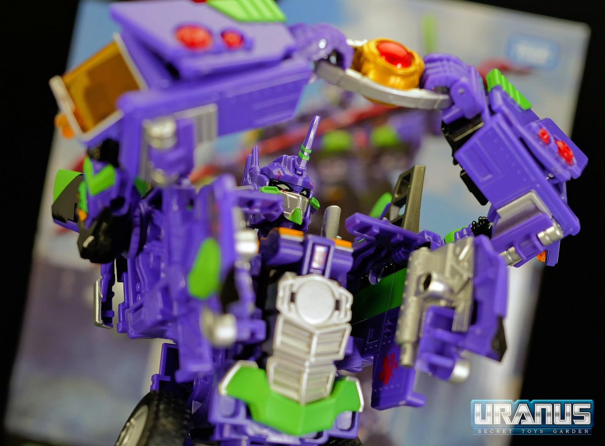 uranusdd's tweet photo. EVA OPTIMUS PRIME https://t.co/KVGnFsJAJN