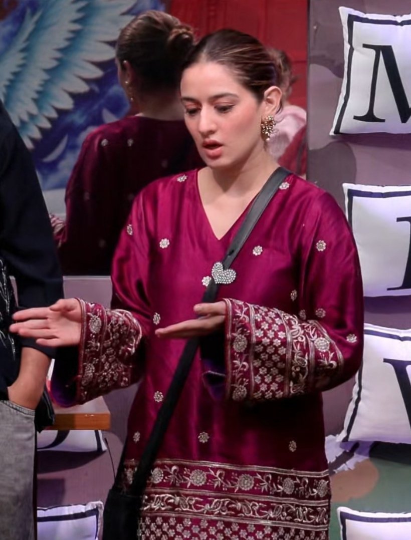 its_SanyHere's tweet photo. Am I the only one who feel she's annoying and irritating and childish whenever she opens her mouth?

#YungDSA #ScoutOP #BiggBoss20 https://t.co/9yUdW06FH2
