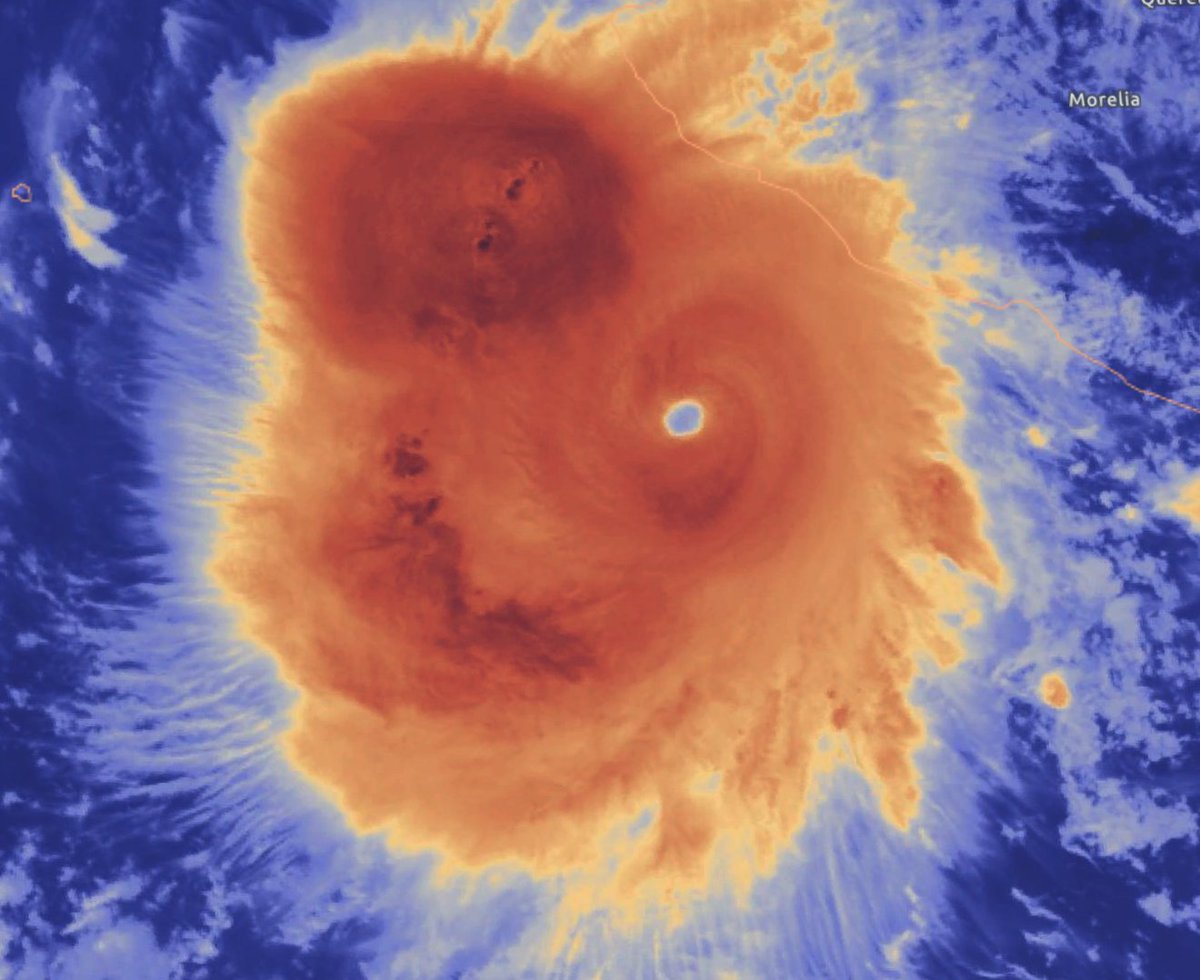 gregporter_wx's tweet photo. What is this blob on the northern side of #Polo? I've never seen anything like this in a major hurricane. https://t.co/RFxEtd7rhF