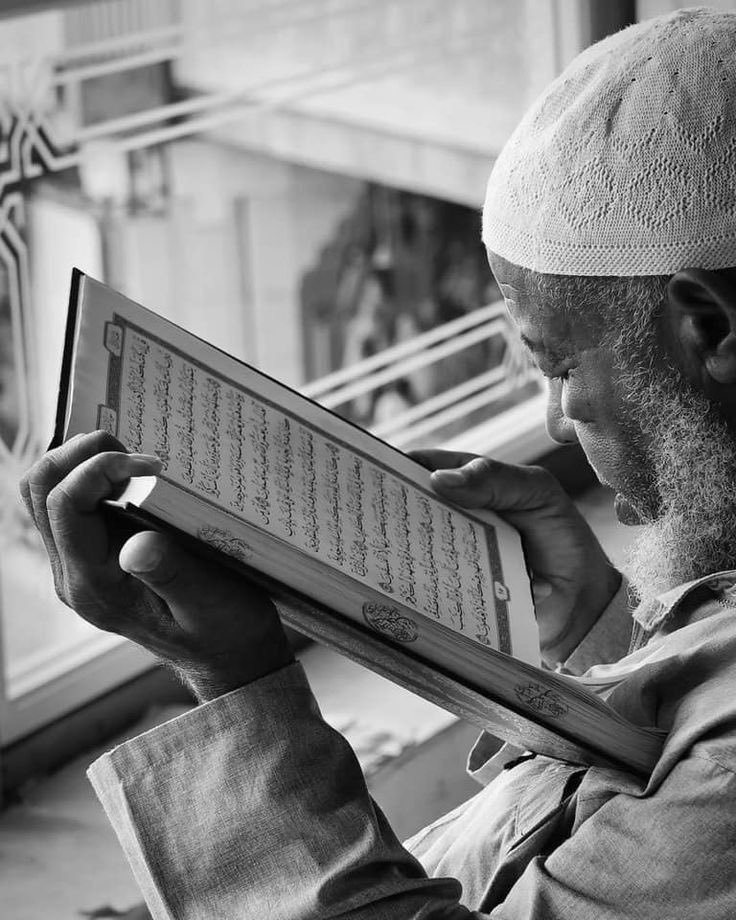 KM1326MR's tweet photo. Kim ilim öğrenmek için bir yola girerse, Allah ona cennete giden yolu kolaylaştırır.
(Müslim, Zikir 38)
#ilim
#perşembe https://t.co/9KkOq6yuZd