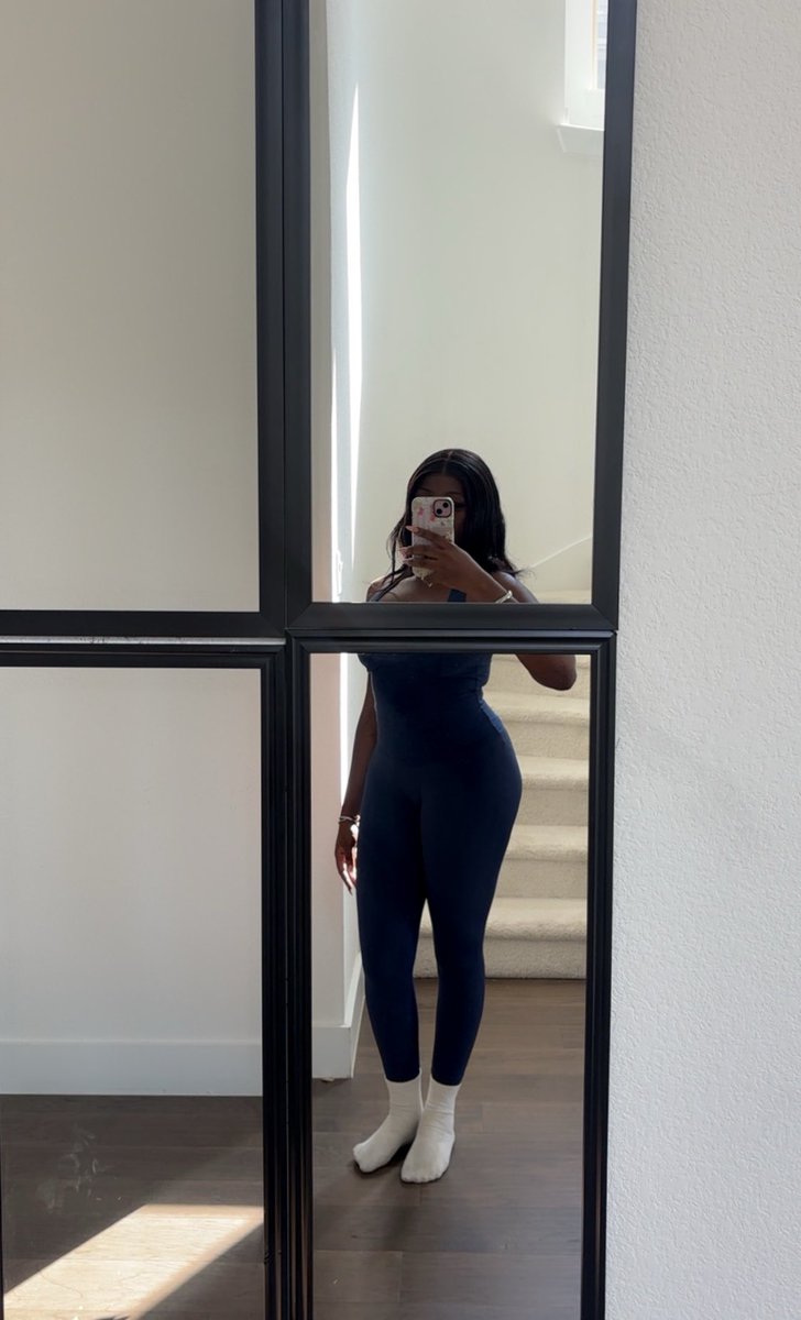 n0manazx2's tweet photo. hi🧍🏾‍♀️ https://t.co/b9FZy0PVed