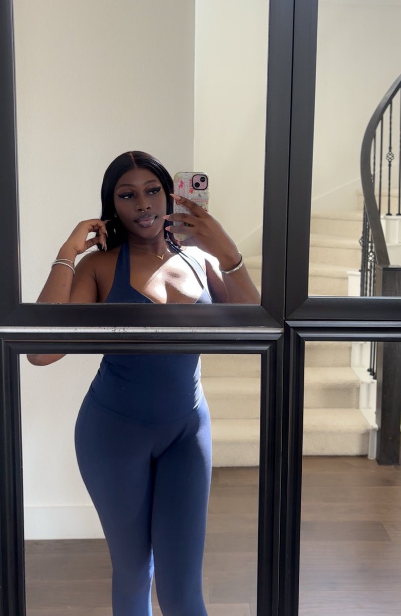 n0manazx2's tweet photo. hi🧍🏾‍♀️ https://t.co/b9FZy0PVed