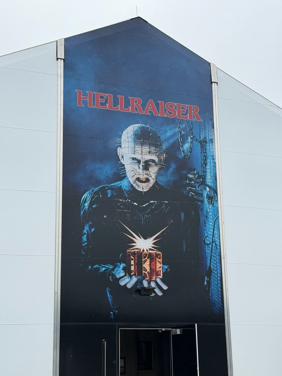 insideuniversal's tweet photo. What is the best house at #HHN35, and why is it Hellraiser? @HorrorNightsORL https://t.co/VaTRWb1oVf