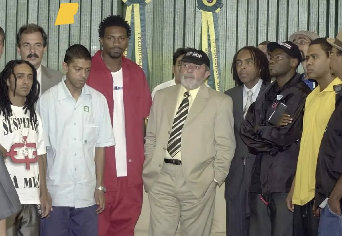 _LMariano_'s tweet photo. @xamaoficial quando vejo algum mc falar que a cena é de direita, mas calma, apenas um presidente recebeu representantes do movimento hip-hop no Planalto https://t.co/a3LO8JeurU