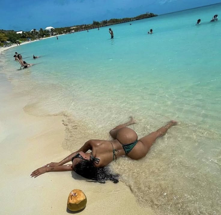 RyanCartersx's tweet photo. I work full time and luckily have a very short commute but anything happens to my job and I’m screwed. https://t.co/OomXzLpWUf