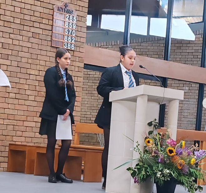 BishopChalloner's tweet photo. It was wonderful to meet our new assistant parish priest today! Fr Michael Nnaji led our class Mass and gave a beautiful homily on the significance of Our Lady of Walsingham!🙏🌹 We were so pleased to welcome him to our parish and we thank God for him and his service to us⛪ https://t.co/8U5GEpo9eD