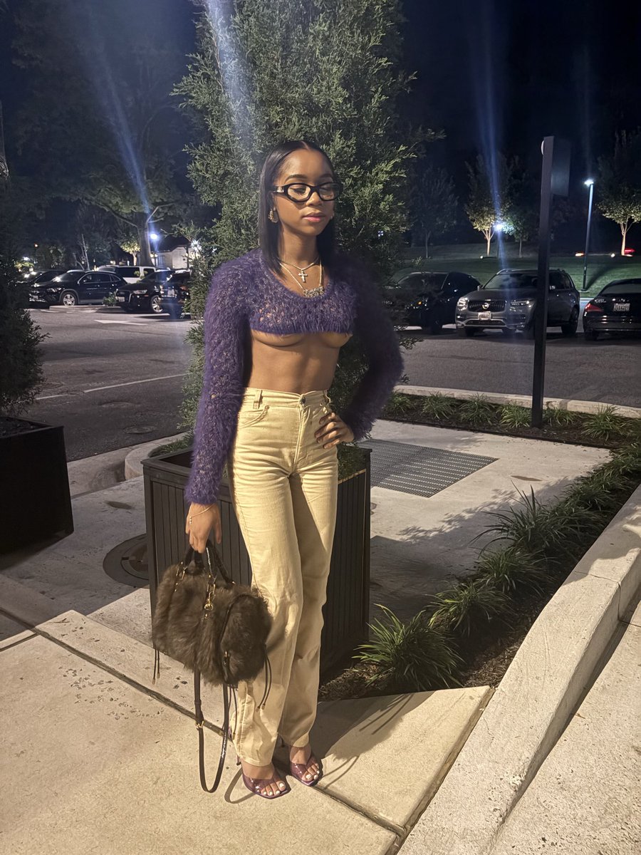 kolideyves's tweet photo. Xoxo I couldn’t wait for fall💜 https://t.co/VoiMJLoMhb