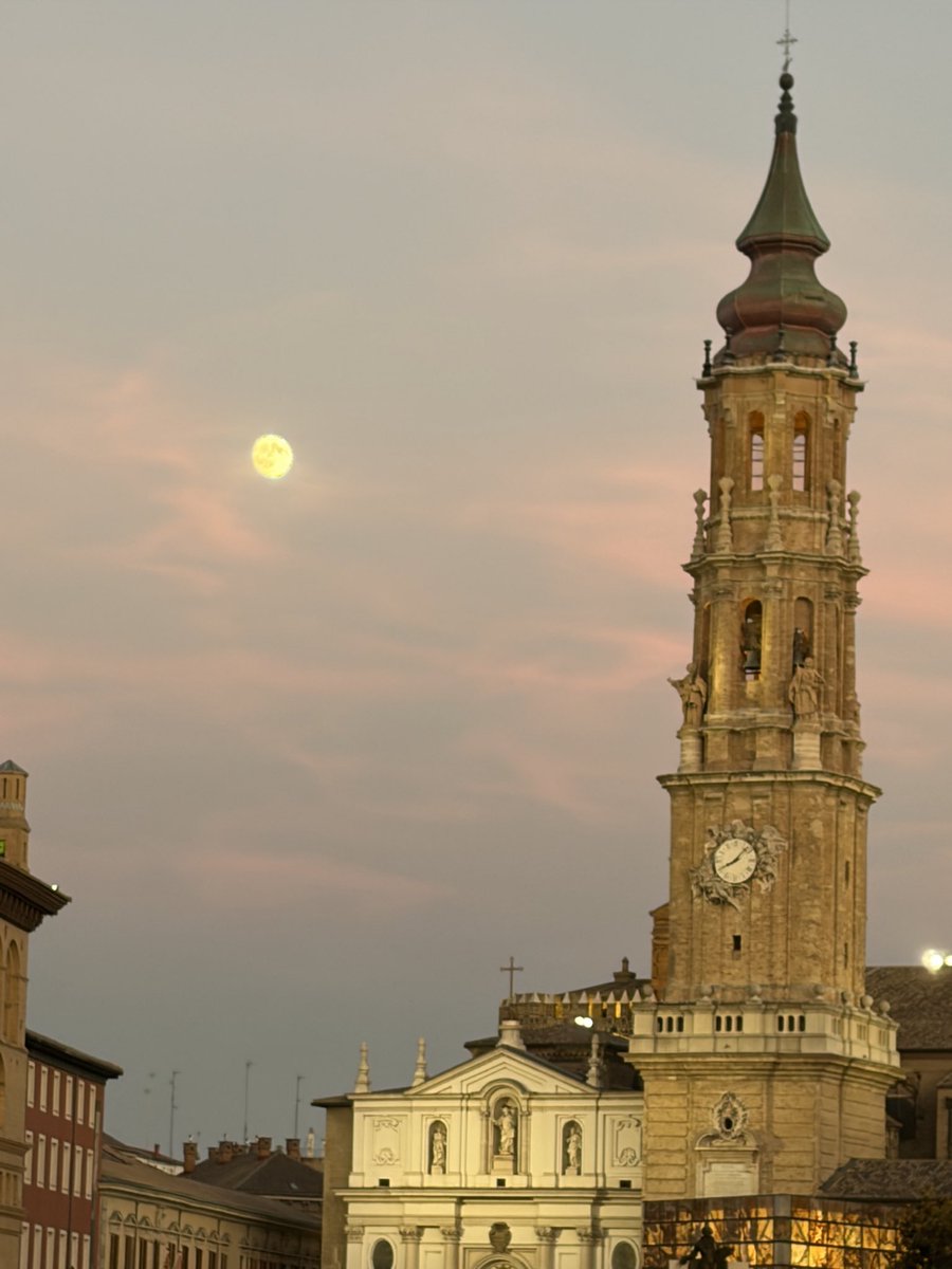 MissSterling16's tweet photo. Qué bonita eres, Zaragoza 😍 https://t.co/PFMFyMfgOR