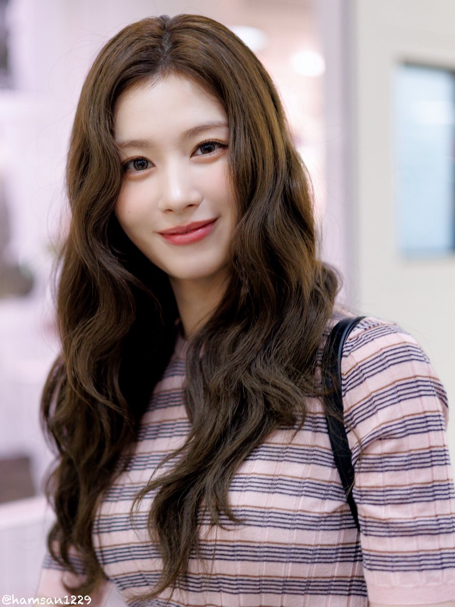 hamsan1229's tweet photo. 260924 LIN

#TWICE #트와이스 #SANA #사나 #サナ https://t.co/AIAM9vYU9S