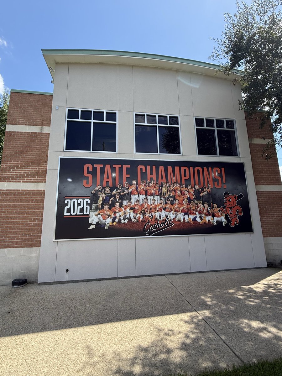 Coachbradbass's tweet photo. Upgrades to Grizzly Field! 
@CurDogBaseball ❤️🐻⚾️🤘

Go Bears! https://t.co/75kXfDLH77