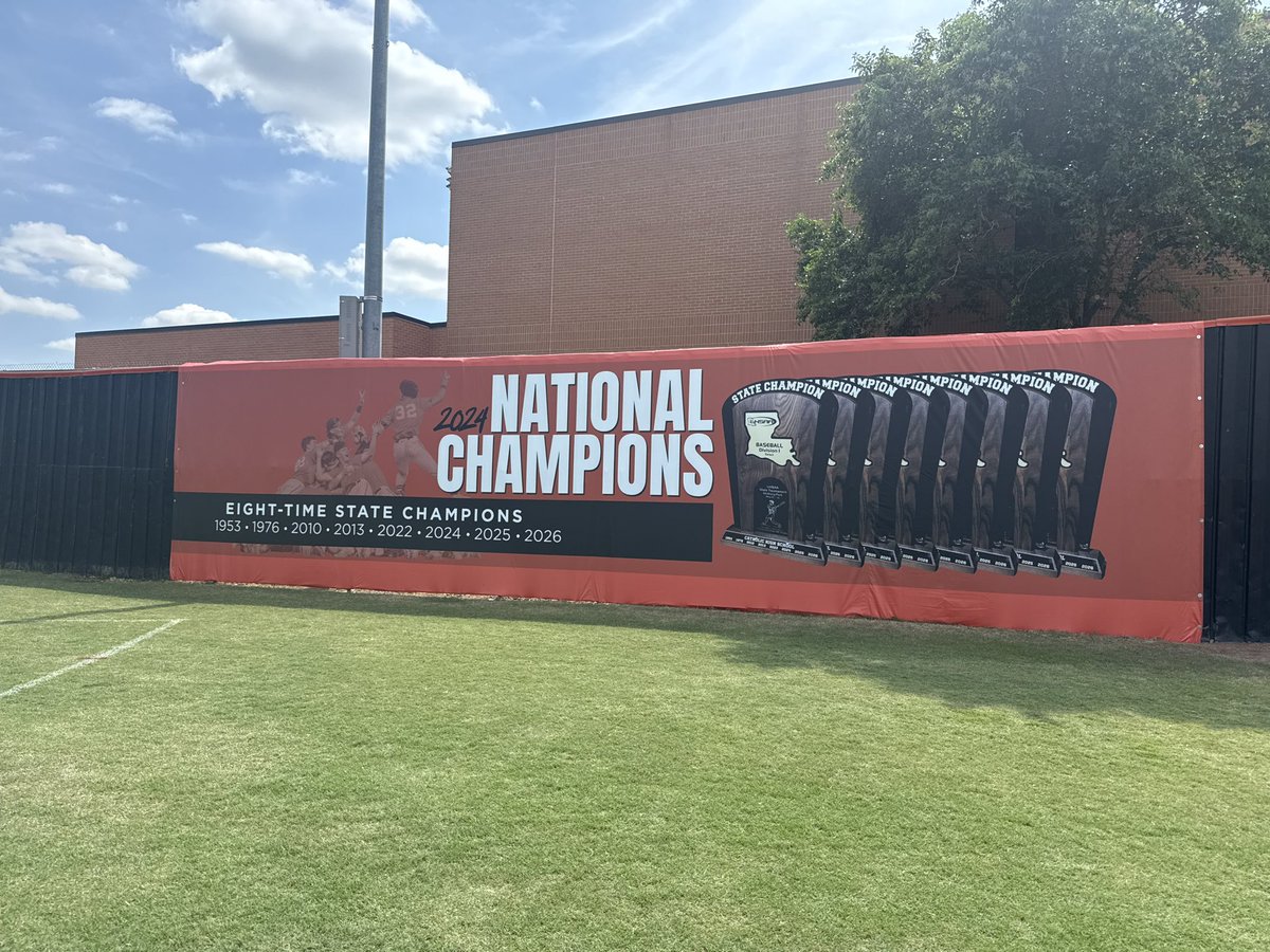 Coachbradbass's tweet photo. Upgrades to Grizzly Field! 
@CurDogBaseball ❤️🐻⚾️🤘

Go Bears! https://t.co/75kXfDLH77