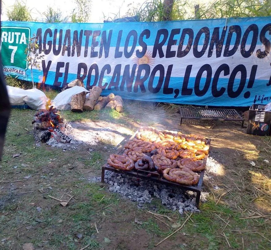 losredo_enfotos's tweet photo. Es solo un rocanrol del País 🍷 https://t.co/JvdyroS9pr