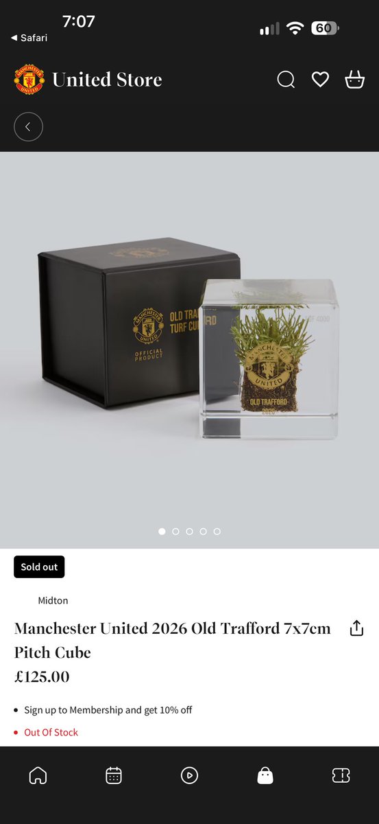 BobbieLouise94's tweet photo. Asif you donuts have sold out this! Most of you buying stuff like this are the ones moaning online complaining about the owners your just as worse as them feeding them money! EMBARRASSING!!
@ManUtd
#BoycottUnited #GlazersAndIneosOut #SaveManchesterUnited #SaveManUtd #SaveMUFC https://t.co/pMhICosOL1