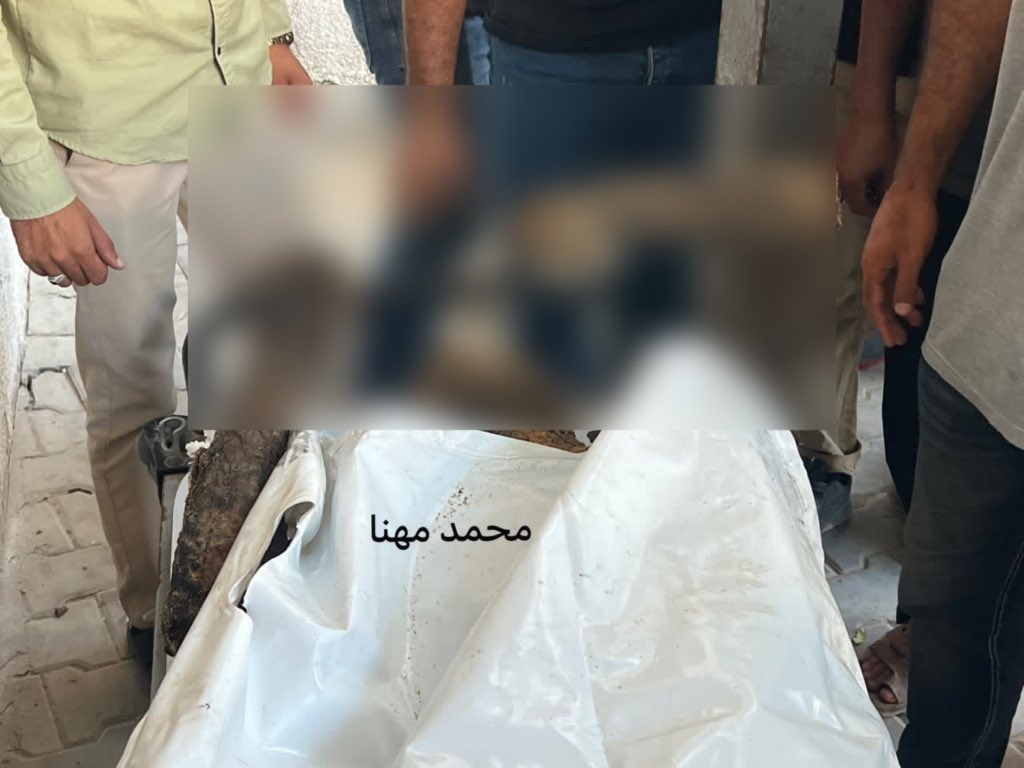 Hakeam's tweet photo. الملاحظ في عمليات القصف الأخيرة على قطاع غزة مشهد يتكرر بصورة مرعبة .. حرائق هائلة تلتهم المركبات والشقق فور استهدافها.

وفي عدد من هذه الاستهدافات، تصل شدة الاحتراق إلى حد تفحم جثامين الشهداء وتعذر التعرف على هوياتهم مباشرة.

المشهد يتكرر بصورة لافتة ويستحق التوقف عنده: استهداف، ثم حريق شديد، ثم شهداء تُمحى ملامحهم بفعل الاحتراق.

لا نعرف حتى الآن طبيعة الذخائر المستخدمة في كل ضربة، لكننا نعرف النتيجة التي تتركها على الأرض: أجساد متفحمة، ملامح تختفي، ومشاهد احتراق مروعة تتكرر بعد الاستهدافات..