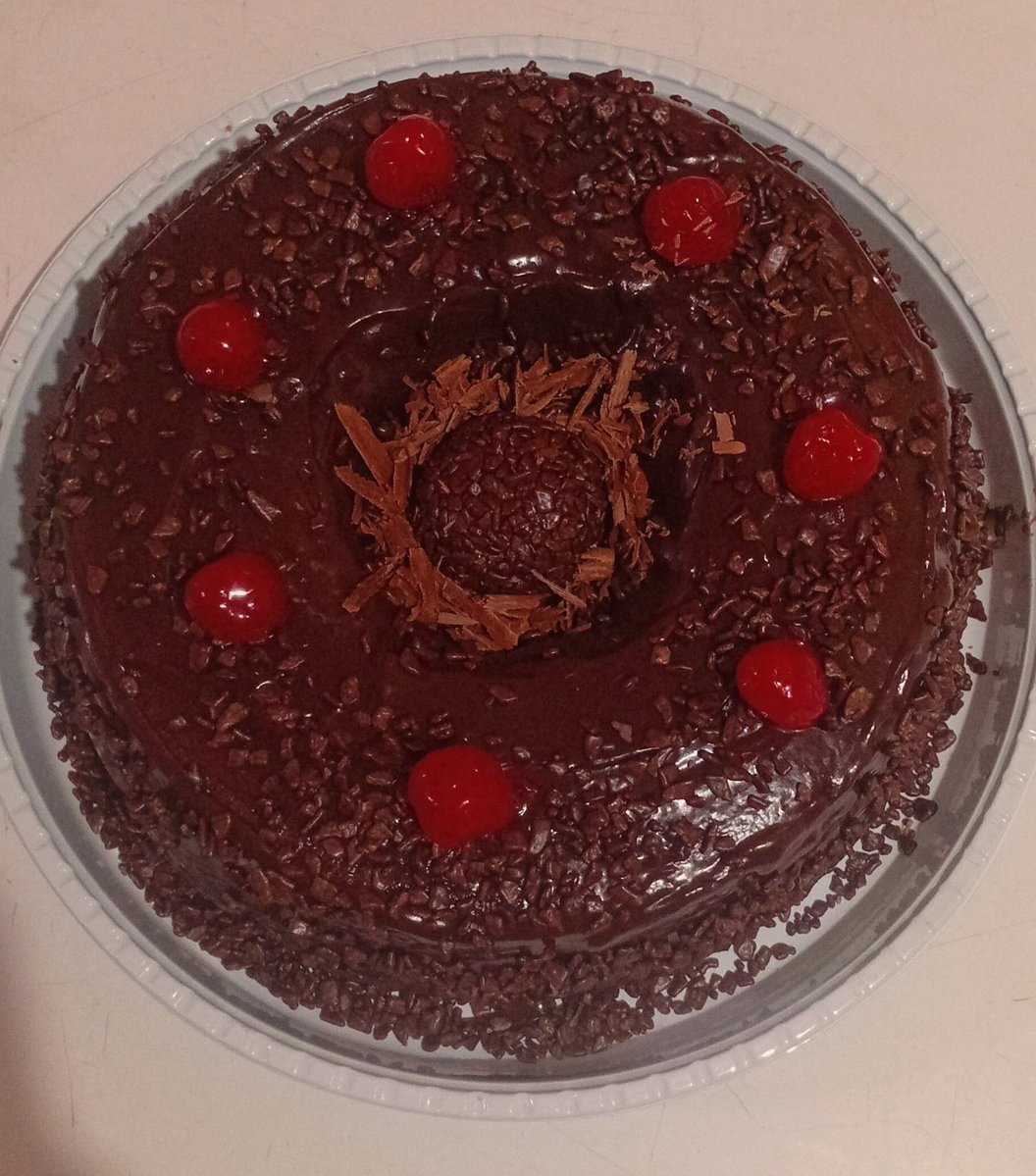 jessica15sci's tweet photo. O presente da tarde para tomar com café ksksksksk se foi minha dieta https://t.co/k12ZK8aIK0