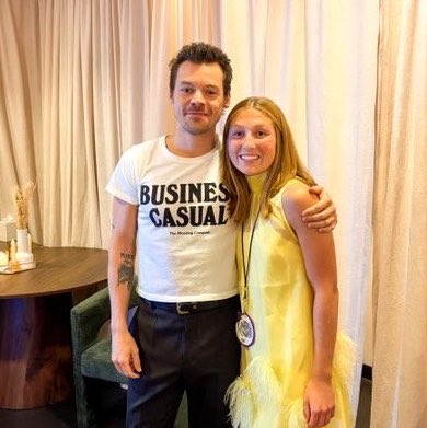 aleestyles91's tweet photo. him wearing those kind of shirts is the best thing ever https://t.co/LZWD7qhfnS