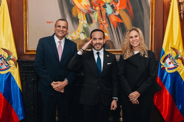 Eclides3's tweet photo. Carlos René Montoya, nuevo presidente de Colpensiones, debido a su incapacidad absoluta, genera preocupación para manejar la plata de las pensiones de los Colombianos
Filipichín Gringo, corrupción no es solamente robar. Hay corrupción cuando se nombran personajes incompetentes. https://t.co/DwMOHFX7oU