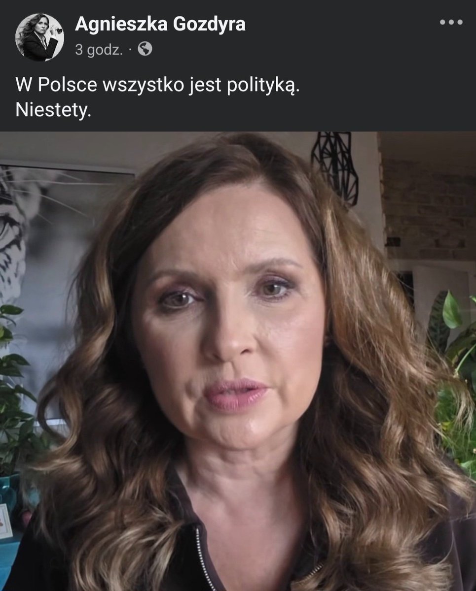 KazmirzP's tweet photo. Pani Gozdusia na FB ubolewa,że morderstwo w Jarosławiu jest tak jak skandal z RPD utożsamiane z polityką oraz,że jest szczucie etc.
Ale przypisywanie incydentu z autobusu miejskiego w Bielsku-Białej politykom Konfederacji już było OK.
Podwójne standardy propagandy. https://t.co/FlNL0X0VWn
