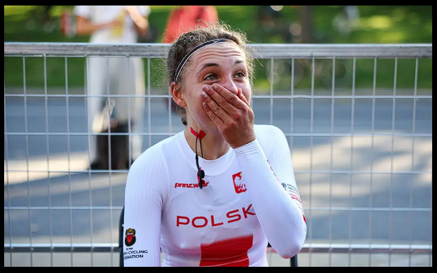 _DiabelStockton's tweet photo. Jestem wkurwiony... przeczytajcie proszę.

Maria Okrucińska, 18-letnia Polka została mistrzynią świata juniorek w kolarstwie w jeździe indywidualnej na czas.
Młoda Polka zdeklasowała rywalki. Pokonała 10,7-kilometrową trasę w 15 min i  17 sec.
Drugą na mecie Belgijkę Yanę Decruyenaere wyprzedziła o 12,25 s, a trzecią Brytyjkę Aalię Clay o 24,69 s.
Ten historyczny sukces Maria osiągnęła we wtorek w Montrealu. Czy ktoś w Polsce o tym poinformował, usłyszał, pochwalił?
W belgijskiej telewizji mówią o tym od dwóch dni  non-stop, zna już ją cały Benelux.

W polskich mediach słyszymy o tym tumanie Nawrockim i jego rozmowie z debilem Trump'em z której nic nie wynika, przestępcy Święczkowskim który, dzień w dzień, bezkarnie łamie konstytucje, i złodziejach Romanowskim i Ziobrze.

Nie jesteśmy informowani w telewizyjnych wiadomościach o premierze teatralnej, nowo kręconym serialu czy narodzinach żyrafy we Wrocławskim ZOO, żadnych dobrych news'ów.

Dość, p. premierze @donaldtusk dajcie żyć, zróbcie porządek, przywróćcie praworządność, pozamykajcie tych bandytów, idźmy, kurwa, dalej!!!