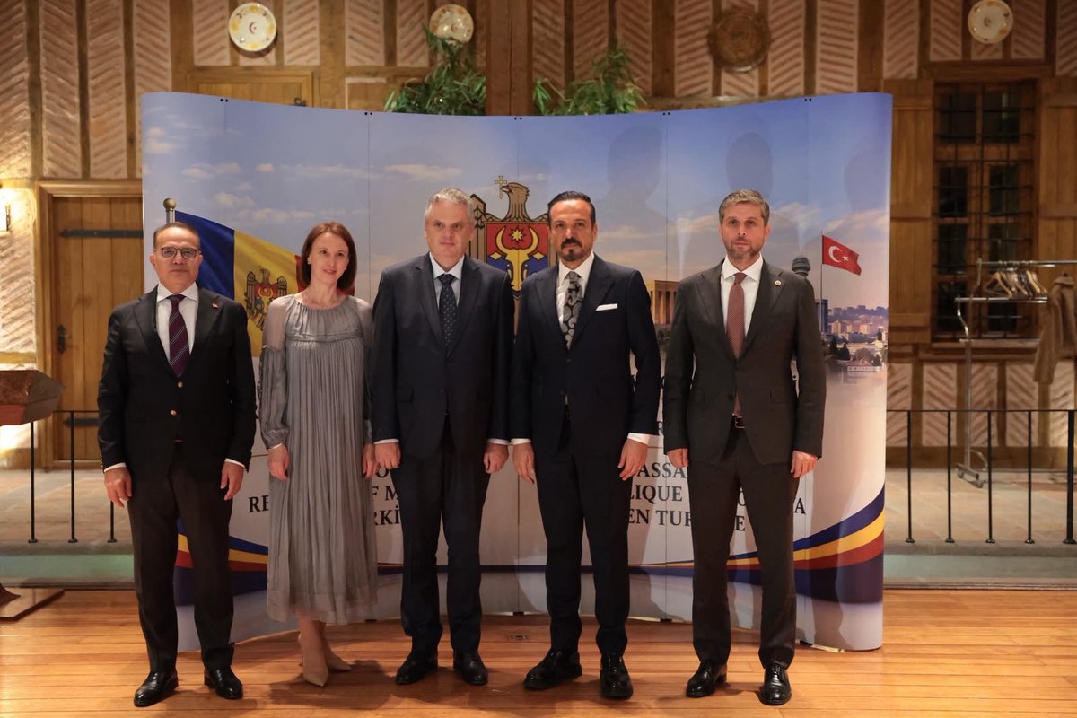 zorlu77's tweet photo. 🇹🇷🇲🇩Moldova Cumhuriyeti Bağımsızlık Günü sebebiyle Ankara’da düzenlenen resepsiyona Bakan Yardımcımız Mehmet Kemal Bozay ve Başkan Yardımcımız M.Rıdvan Nazırlı ile birlikte katıldık.

Moldova ile her geçen gün artan ilişkilerimizin yanı sıra kardeş Gaguzya’nın her anlamda yanında olduğumuzu bir kez daha vurguladık. 

Bu vesileyle Moldova’nın Bağımsızlık Günü’nü kutluyor, Gagauz halkına selam ve sevgilerimi iletiyorum. 

#TürkDünyası #Gagauzya
