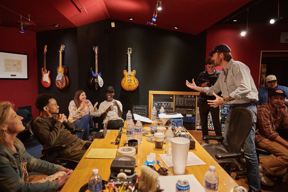 BoyzIIMen's tweet photo. It was an honor to be working with the incomparable @ladya on this new track for @thechosentv

“I Love The One” is out everywhere tomorrow. We can’t wait for you to hear it. 🙏🏾 https://t.co/vVejXub4wY