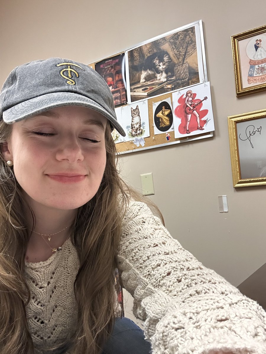 lovestoried's tweet photo. Honestly thank god my office is chill and I can wear hats to work to cover up the fact that I am CRAWLING to wash day tmrw https://t.co/7QiSc0vq04