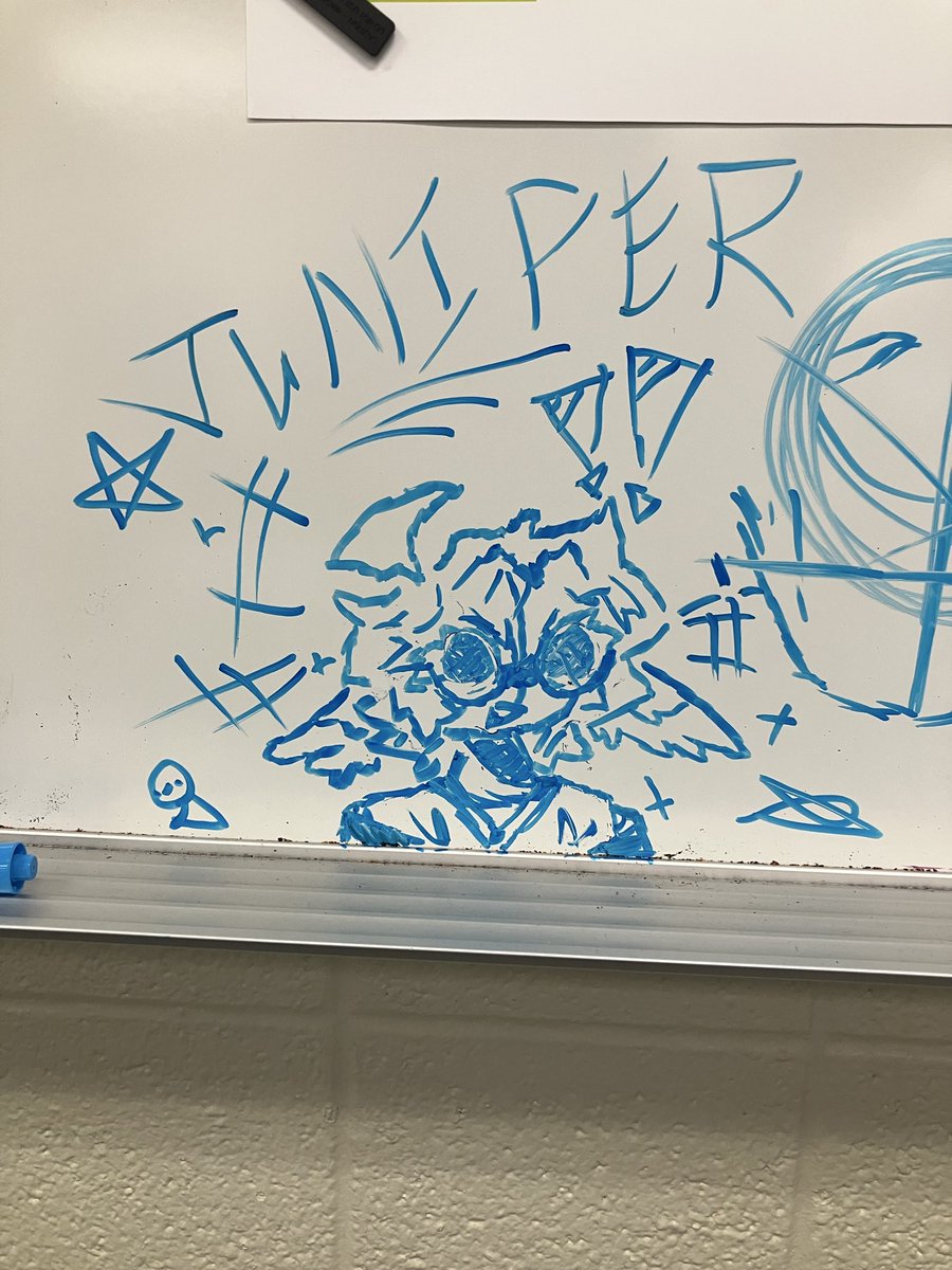 Contextforsaken's tweet photo. finally designed an OC on my class whiteboard, oouuuuuwooouuuugh https://t.co/Wfc6LqXAke