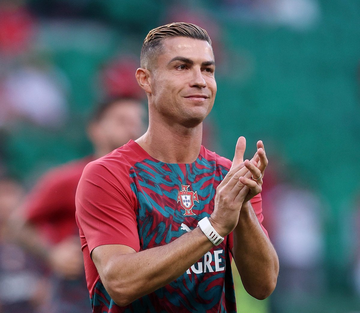 FabrizioRomano's tweet photo. 👏🏻🇵🇹 Cristiano Ronaldo, warming up for his 234th international game representing Portugal.

979 career goals, 146 international goals. https://t.co/hI46GKJgli