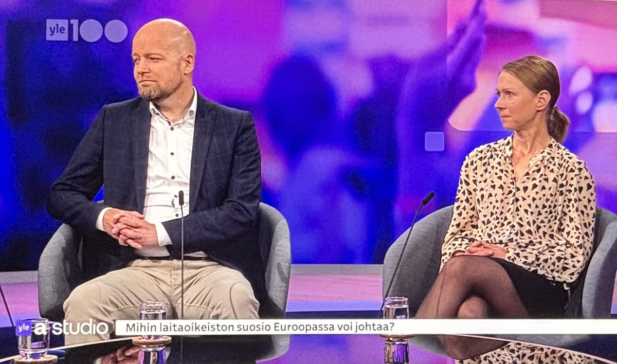 TarkiainenJouni's tweet photo. Äärioikeiston ja AfD a-studion asiantuntijat. Tämä äärioikeistoasiantuntija nainen malttoi 10 sekuntia puhua laitaoikeistosta, kunnes lopetti puheenvuoron äärioikeistoon. 🤪@YleAstudio #saksanvaalit https://t.co/a8JGvzGd38
