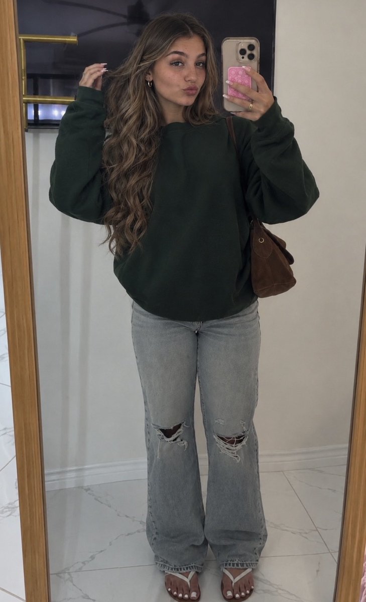 GinaKitty7's tweet photo. Uni Outfit for the day 🍂💕
(I had Boots on) 😝 https://t.co/Rvx7PQUTrl