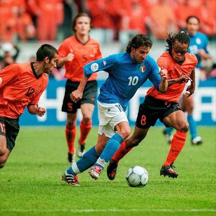 90sfootball's tweet photo. Alessandro Del Piero vs Edgar Davids 🤩 https://t.co/2Lw4akkfrL