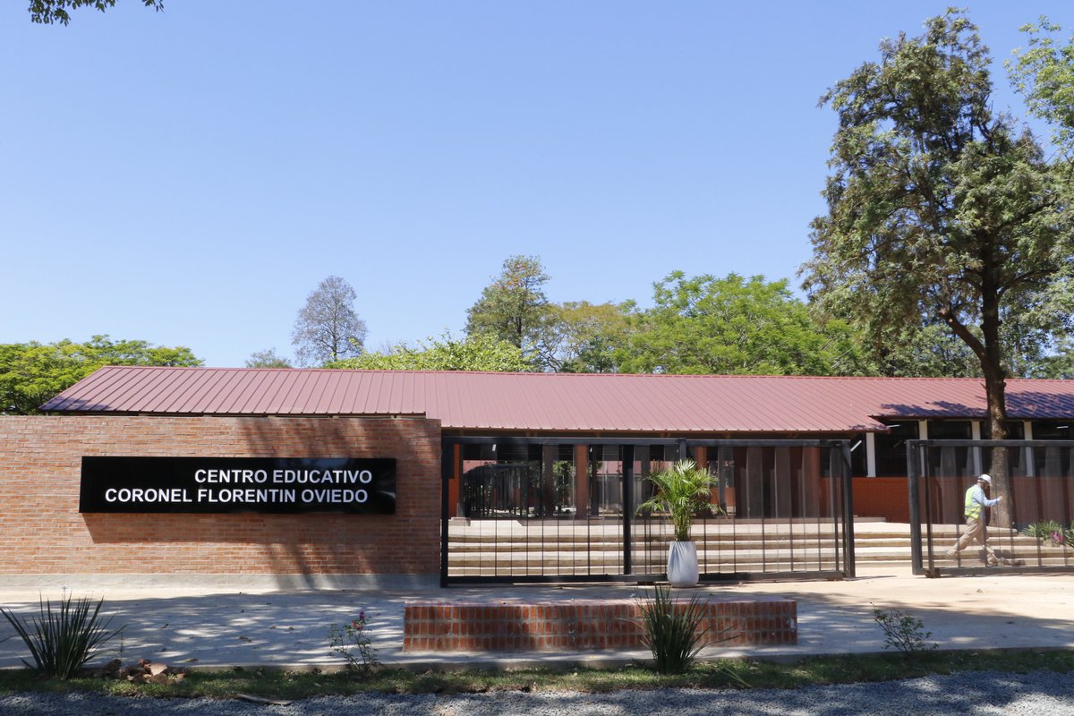 MECpy's tweet photo. Recorrimos las instalaciones del Centro Educativo "Coronel Florentín Oviedo", una comunidad que se proyecta como institución educativa Emblemática de todo el departamento. https://t.co/ZN2ORadCez