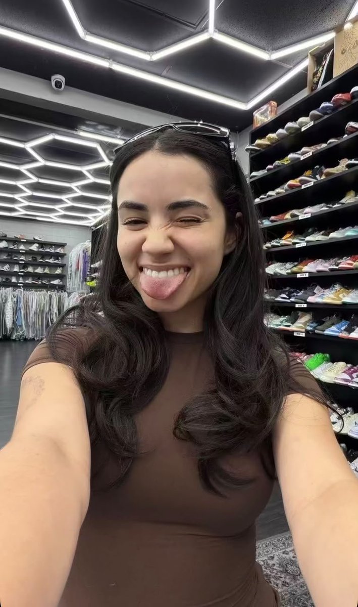 jamelizsmith3's tweet photo. Doing some shopping https://t.co/x1E7Z3JHJh
