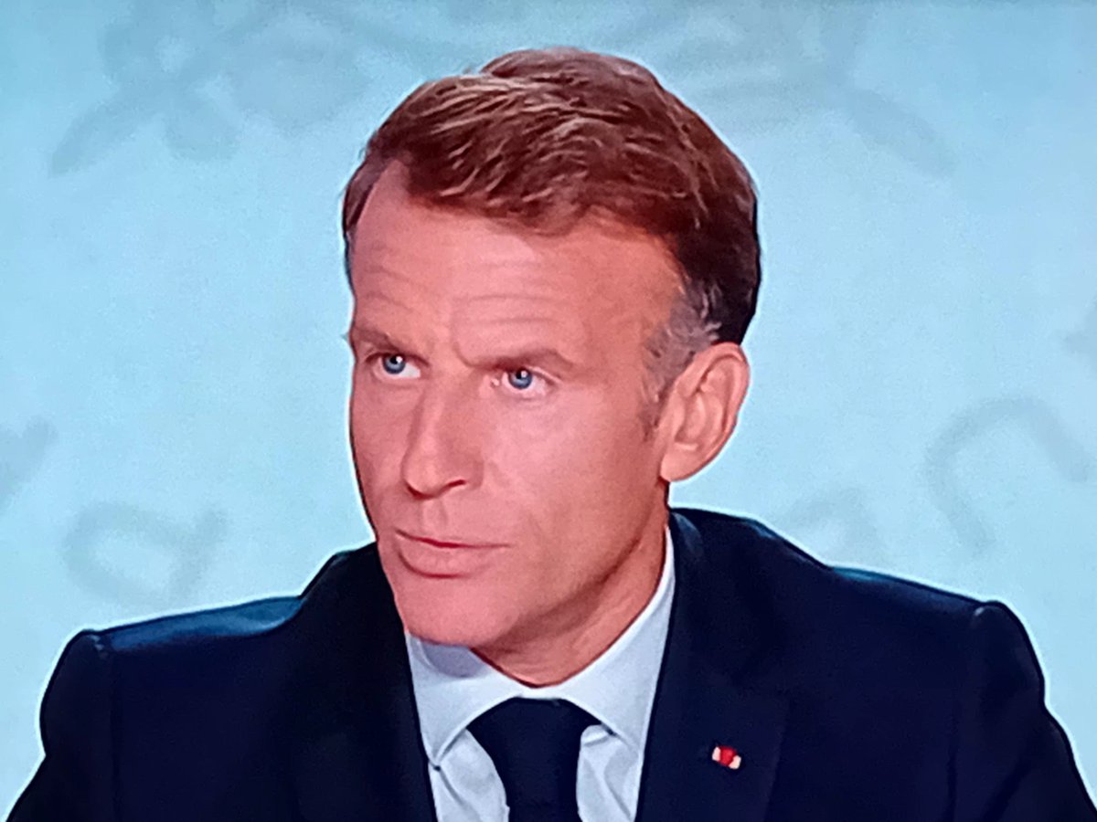manonbymanon_'s tweet photo. «Si tout augmente et si tout va mal, c'est de la faute de la Russie», voilà en gros le message de #Macron ce soir sur #TFI. Il n'est plus à un coup de propagande près bien entendu mais là ça devient grotesque et pénible ! STOP ! https://t.co/mqyAransDm
