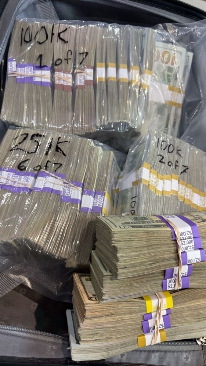 mr_nirajkumar07's tweet photo. Do you need $1,000?  
Follow me  

Comment "yes" and check your DMs. https://t.co/rd5S7gzFcZ