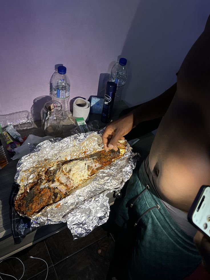 SkyBee445's tweet photo. To see money take by better food this days na war 💔 https://t.co/KiD20wNo4o