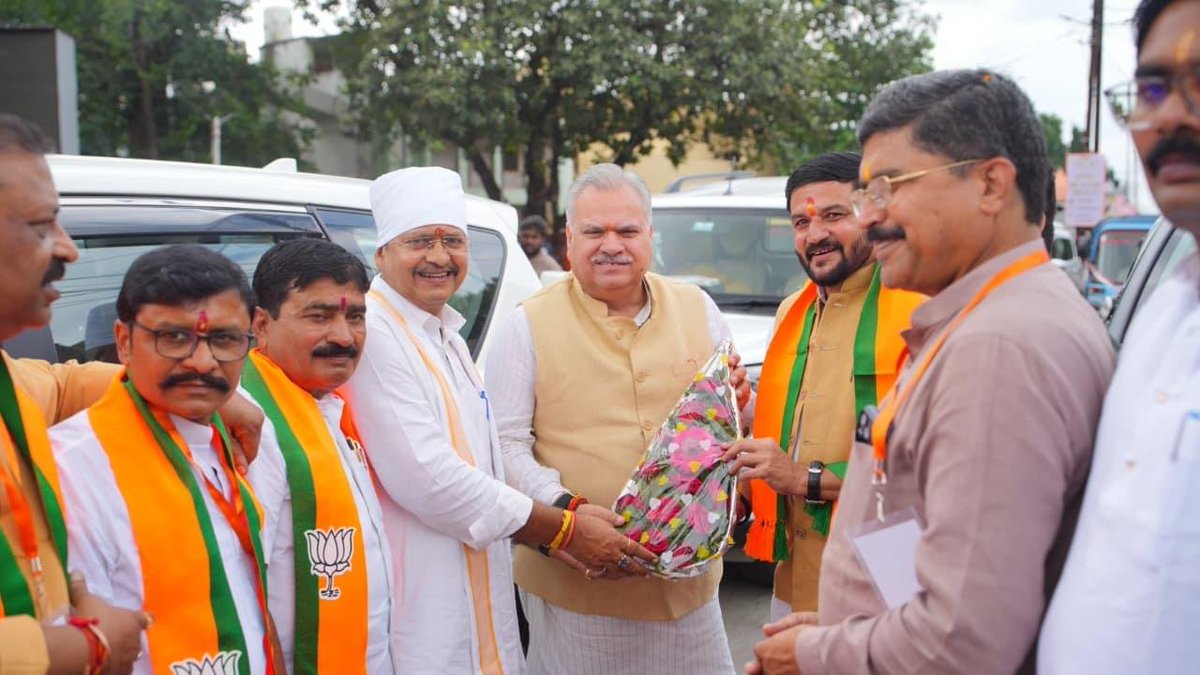 LokendraParasar's tweet photo. आज सागर में आयोजित भाजपा सागर संभाग की ‘सेवा संकल्प अभियान’ बैठक में सहभागिता की।

 इस अवसर पर तत्कालीन क्षेत्रीय संगठन महामंत्री आदरणीय श्री @ajayjamwalbjp जी के सान्निध्य एवं मार्गदर्शन में आगामी कार्ययोजना एवं संगठनात्मक विषयों को लेकर विस्तृत चर्चा हुई।

#SevaSankalpAbhiyan https://t.co/Ar2iq8UmSs