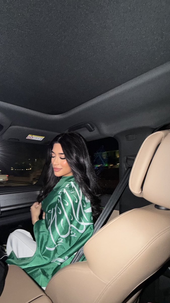 Nasz48j's tweet photo. يومنا الوطني يتزين ببنات بلدي 🇸🇦🤍 .. https://t.co/X2f4cOJzoO