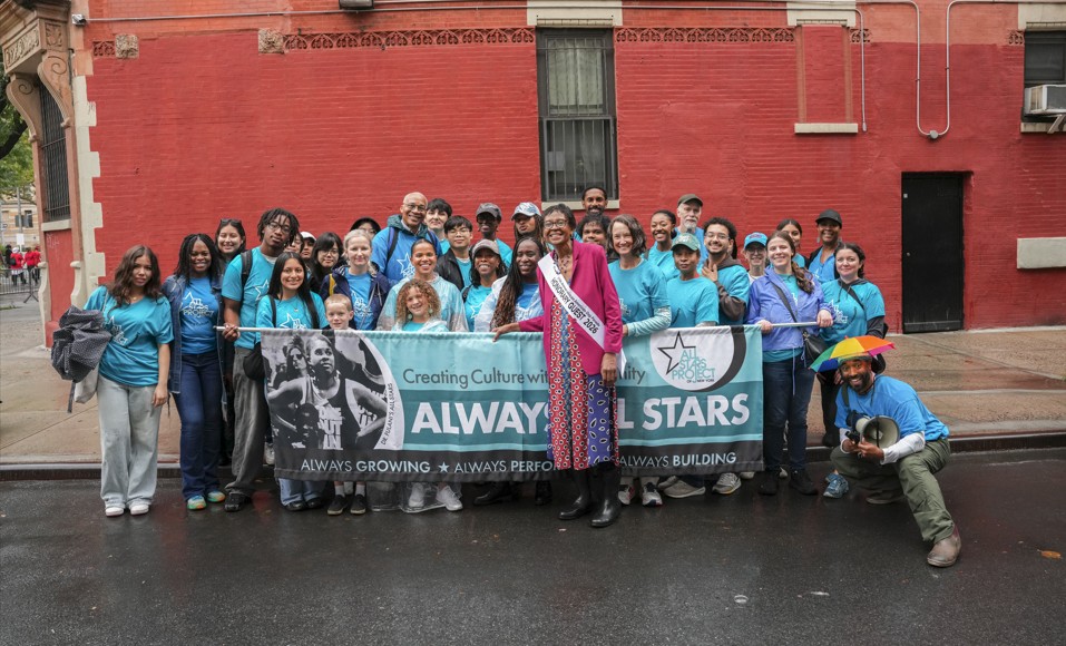 AllStarsProject's tweet photo. 🌟 On Sun Sept. 20 we marched in Harlem’s African American Day Parade under the banner: “Always All Stars!” Thanks to all those who joined us for this important event 🙌🏾 #AllStarsProject #AlwaysAllStars #AfricanAmericanDayParade #Harlem #Community https://t.co/mxJN4YJ81D