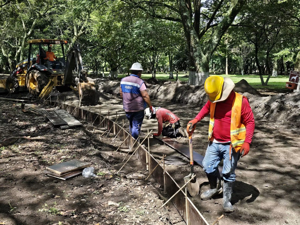 mundoescazu's tweet photo. Ya comenzó la construcción de nuevos circuitos para atletismo en La Sabana, rodeado de abundante vegetación, el nuevo circuito de 3214 metros para la práctica del atletismo, gratuito y accesible, lea este artículo en Mundo Escazú https://t.co/IkA9rAktIA