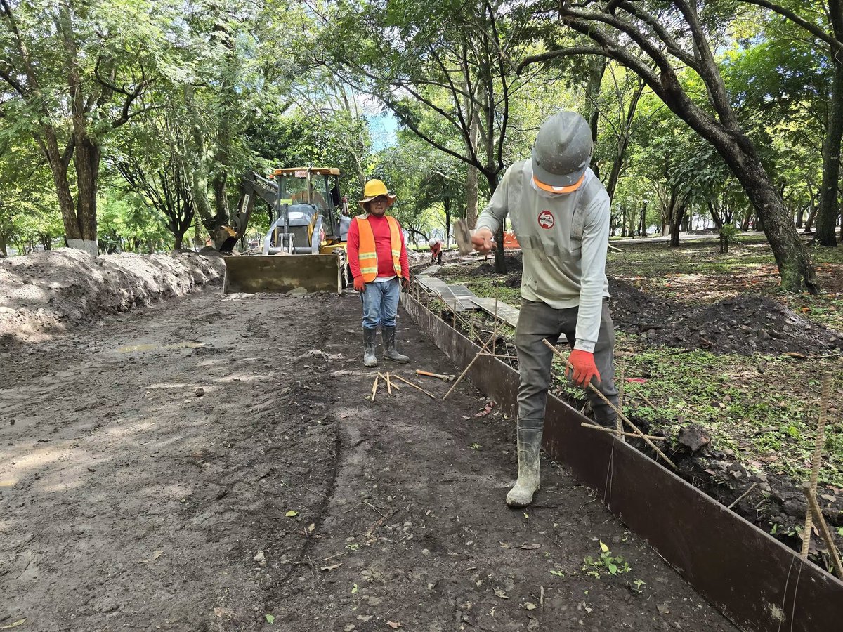mundoescazu's tweet photo. Ya comenzó la construcción de nuevos circuitos para atletismo en La Sabana, rodeado de abundante vegetación, el nuevo circuito de 3214 metros para la práctica del atletismo, gratuito y accesible, lea este artículo en Mundo Escazú https://t.co/IkA9rAktIA