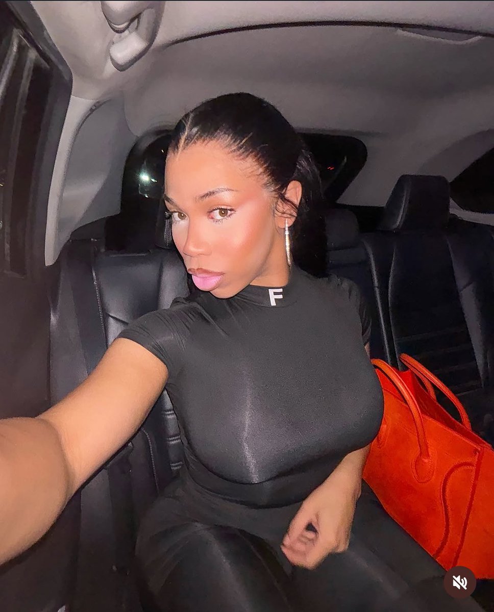 iconickPEN's tweet photo. I never knew Nicki had it too!!!!! 

Ahhhhhh 🧡 https://t.co/fcN97XL9Id