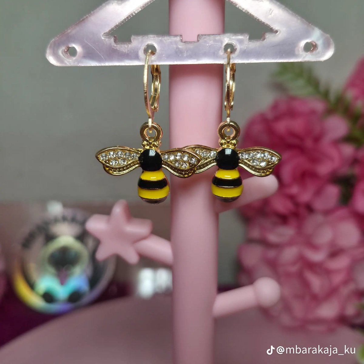 Mbarakaja_Ku's tweet photo. Aros de abejas 🐝

Precio: 25.000 Gs. Disponible para entrega inmedianta ❣️

Material: Acero inoxidable. 💛

¡Hacemos envíos a todo el país! 🇵🇾

#accesorios #alternativos #aros #collares #fyp https://t.co/GXw3LWAspY