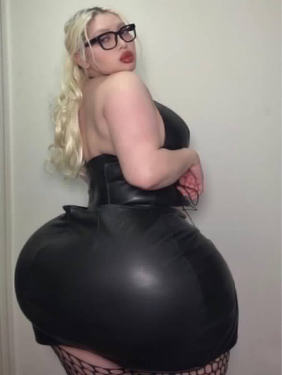 sydneyrouses's tweet photo. Get on your knees and beg to worship my perfect ass, as you hand over all your hard earned cash to me. I love controlling you mindless losers. #Findom #Paypig #Catfishgoddess #Paybrat #Catfishdomme #Catfishdom #Humanatm #Scamfetish #finsubswanted #paypigneeded https://t.co/VXxu9xtI7k
