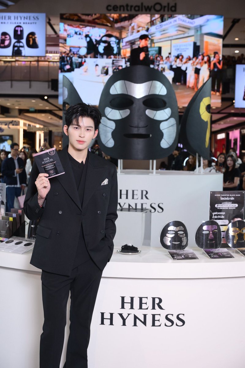 HerHynessBeauty's tweet photo. Her Hyness ขอขอบคุณทุก ๆ คนมาก ๆ จากใจเลยนะค้า 🧡✨
ที่มาร่วมเป็นส่วนหนึ่งของโมเมนต์สุดพิเศษกับ Her Hyness และ ท่านปอนด์ ณราวิชญ์ Brand Ambassador ของเรา 🫶🏻
ขอบคุณทุกคนที่มาร่วมสร้างบรรยากาศน่ารัก ๆ และเก็บโมเมนต์แห่งความประทับใจไปด้วยกันในครั้งนี้กับงาน The Science and Soul Behind No.1 Mask นะคะ

และขอบคุณที่คอยซัพพอร์ตและมอบความรักให้กับ ท่านปอนด์ Brand Ambassador สุดหล่อของเรา รวมถึง Her Hyness เสมอมานะคะ 🧡 ดีใจมาก ๆ ที่ได้เจอกับทุกคนในทุกอีเวนต์ค่า และหวังว่าจะได้มีโมเมนต์ดี ๆ แบบนี้ด้วยกันอีกเรื่อย ๆ เลยน้า

ไปกันต่อ! 👀✨ รอติดตามกันได้เลยว่า Her Hyness x Pond Naravit จะมีอะไรสนุก ๆ มาให้ทุกคนได้เซอร์ไพรส์กันอีก บอกเลยว่าโมเมนต์น่ารัก ๆ ของเรายังไม่หมดแค่นี้แน่นอน 🧡🫶🏻
แล้วเจอกันใหม่ในกิจกรรมหน้าค่า ✨

#HerHynessNo1Mask #HerHynessxPond #HerHyness #No1CleanBeauty
