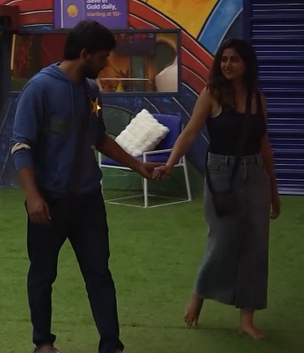 anushkafan_777's tweet photo. Rain(varshini) n mabbu  (mukesh )  - 🌧️
Peefct match ayaru 😂🔥
#BiggBossTelugu10 https://t.co/xghtM21Uor