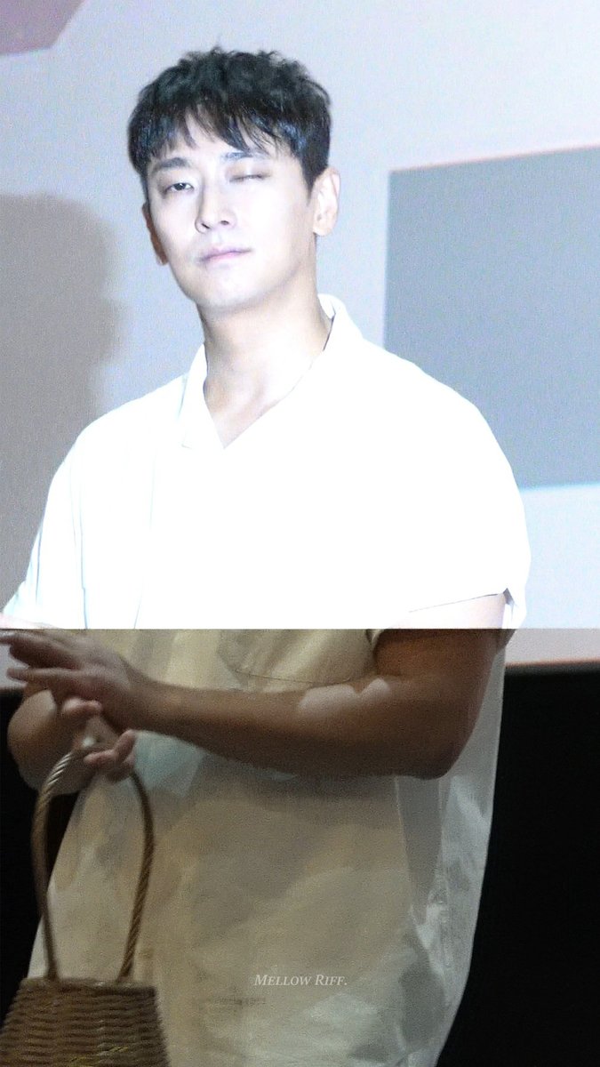 mellow_riff's tweet photo. 230802 비공식작전 게릴라 무대인사 #주지훈

멘트 보자마자 윙크 날리는 훈자님  •̀   ̫-︎︎
그대로 기절 https://t.co/aQToHxdLlh