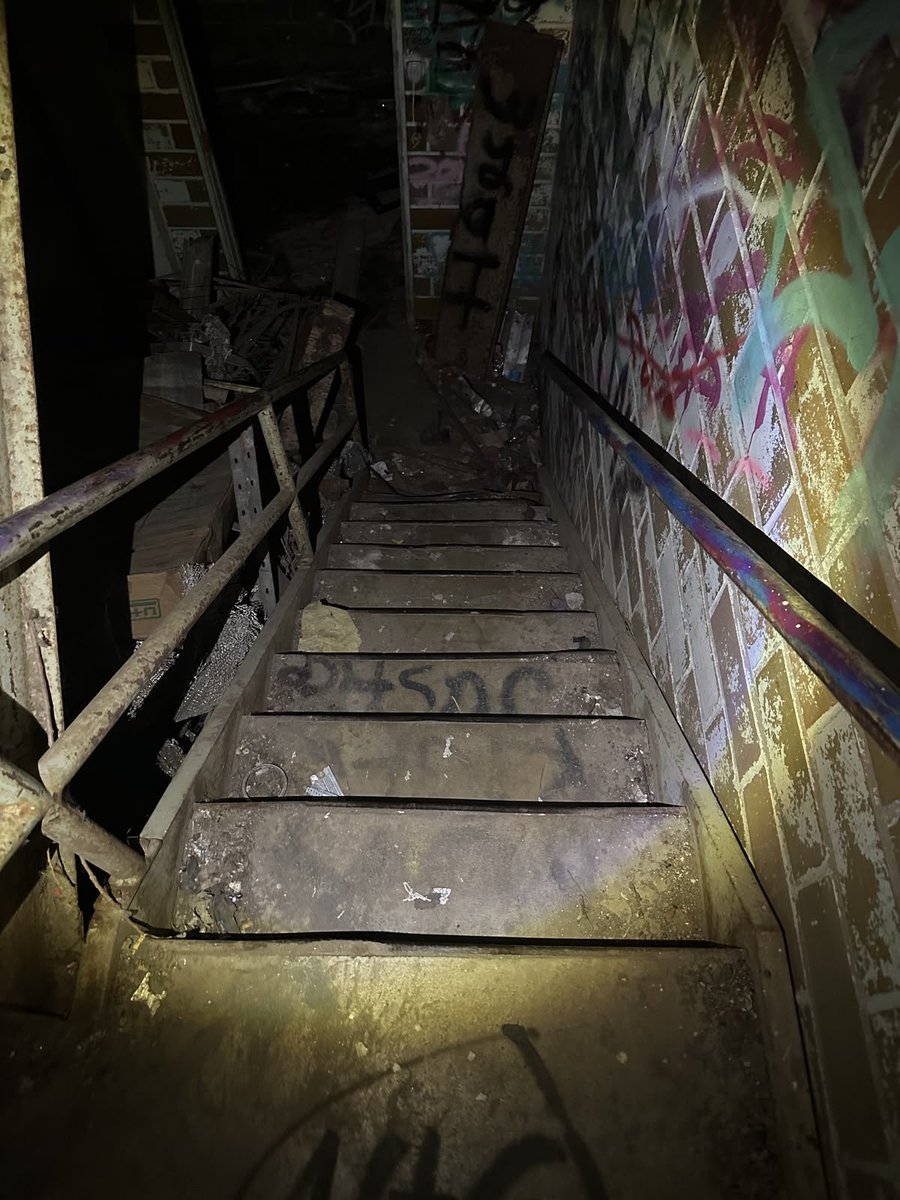 mint2fresh's tweet photo. getting so zak bagans off that urbexing rn https://t.co/jlb2Ve4CPL