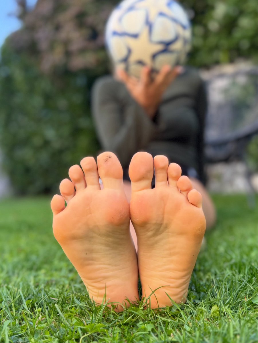Simona_Singeer's tweet photo. Football is my game. You’re just another loser watching 👀😈

@modelssecret_ https://t.co/TIXorcFFBn