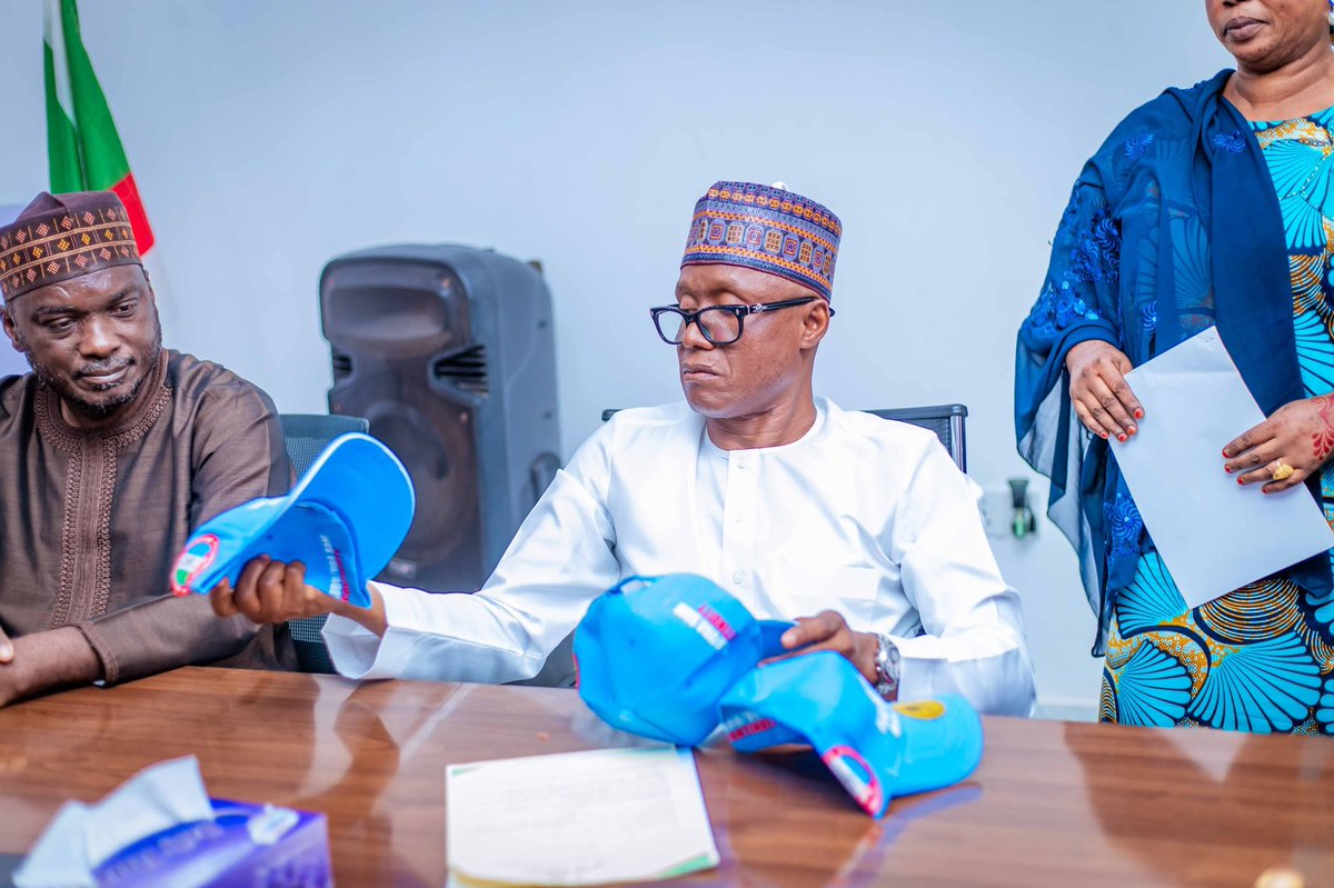 Byntotoo's tweet photo. HAFSAT UBA SANI BIRNI DA KARKARA TEAM HONOURS SADIQ LAGOS

The team visited Hon. Sadiq Mamman Lagos for support ahead of 2027. He pledged his support and urged grassroots mobilisation. The team honoured him as Patron. https://t.co/d8MMnJWwqt